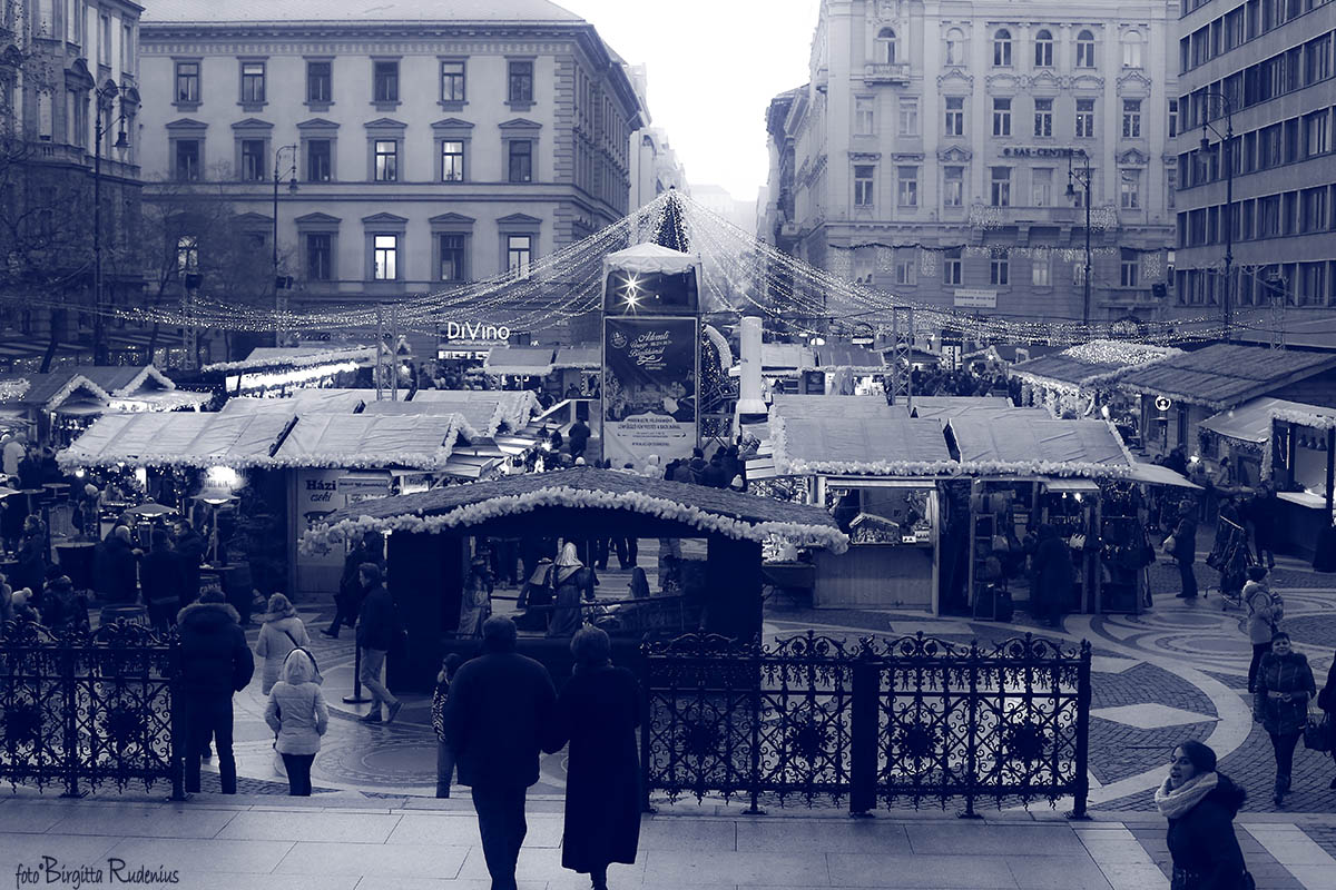 Blue Christmas Market, Budapest