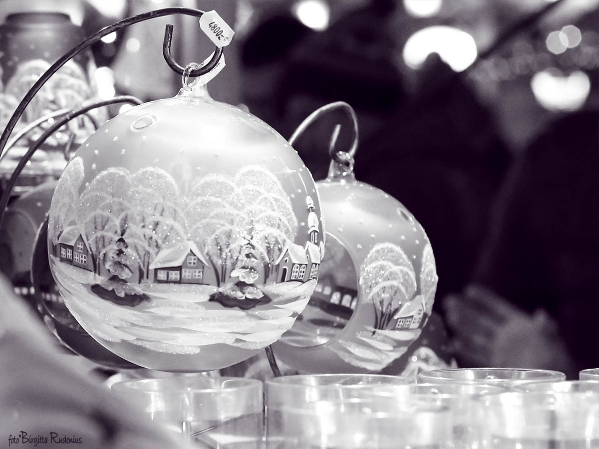 Purple Xmas Housen in a Bulb